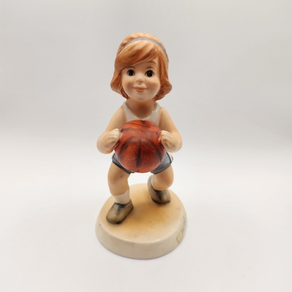 Goebel figurine Germany 1978 Hot Shot Basketball - Harry Holt